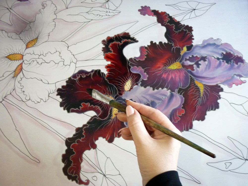 Роспись по ткани акриловыми и другими красками: техники нанесения рисунков