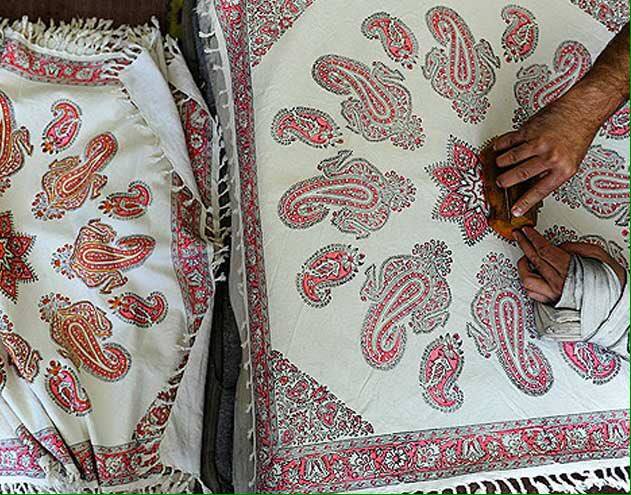 Роспись по ткани акриловыми и другими красками: техники нанесения рисунков