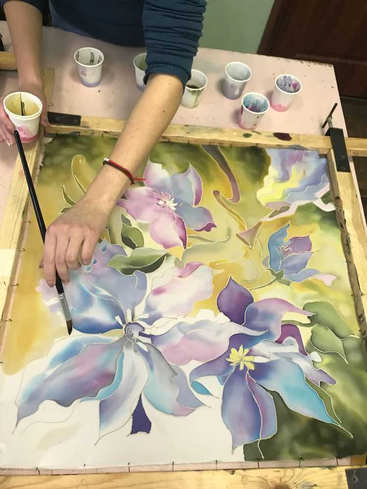 Роспись по шелку: мастер класс для начинающих по росписи шелкового шарфа с цветочными узорами в технике «холодный батик», пошаговые инструкции и видео-материалы