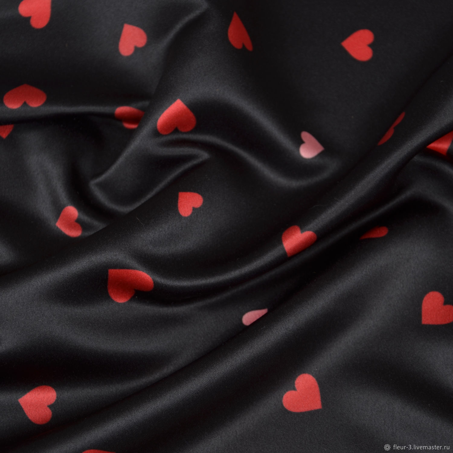 Черная шелковая ткань с рисунком