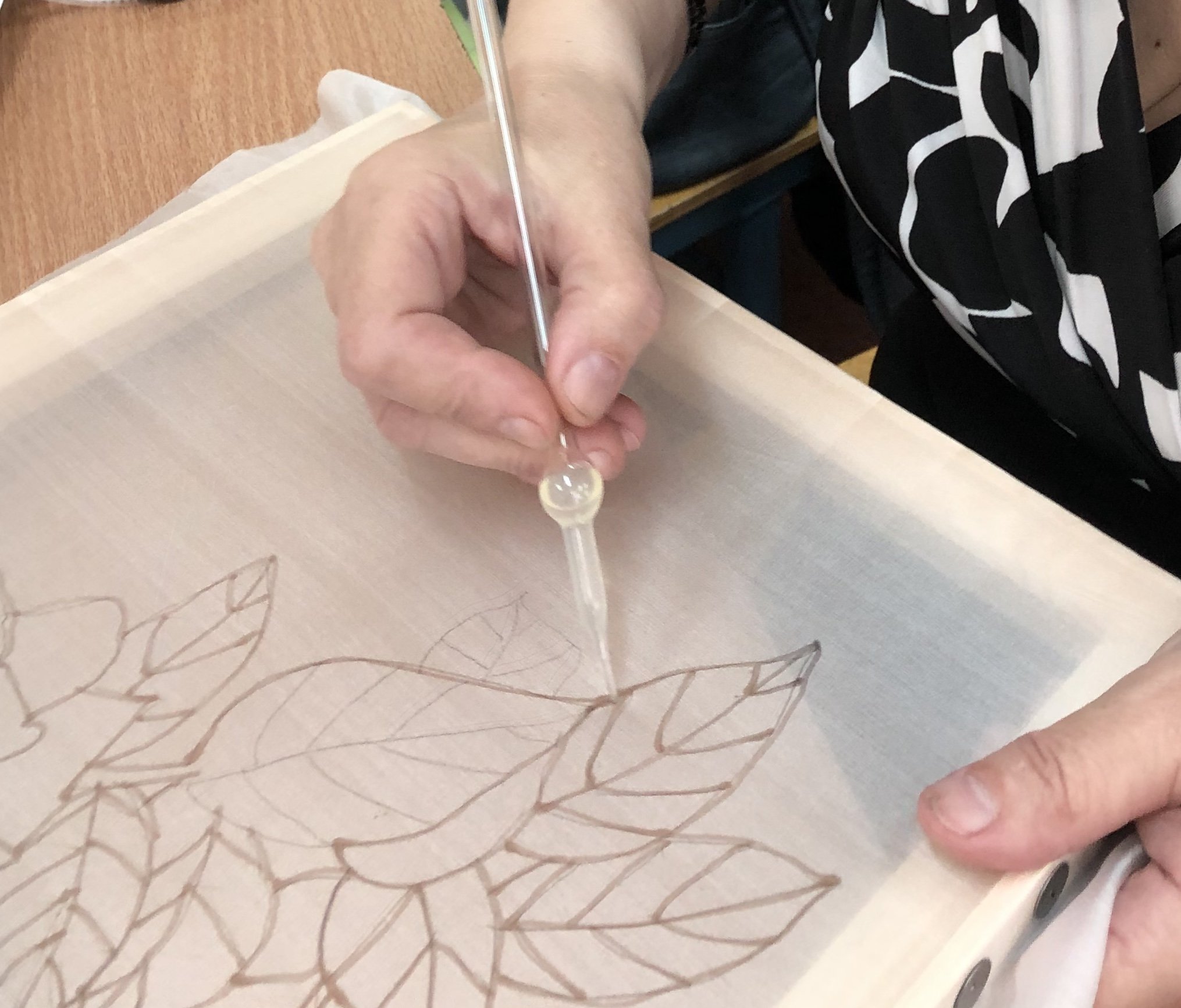 Как устроена шелкография: простое руководство по трафаретной печати для новичков